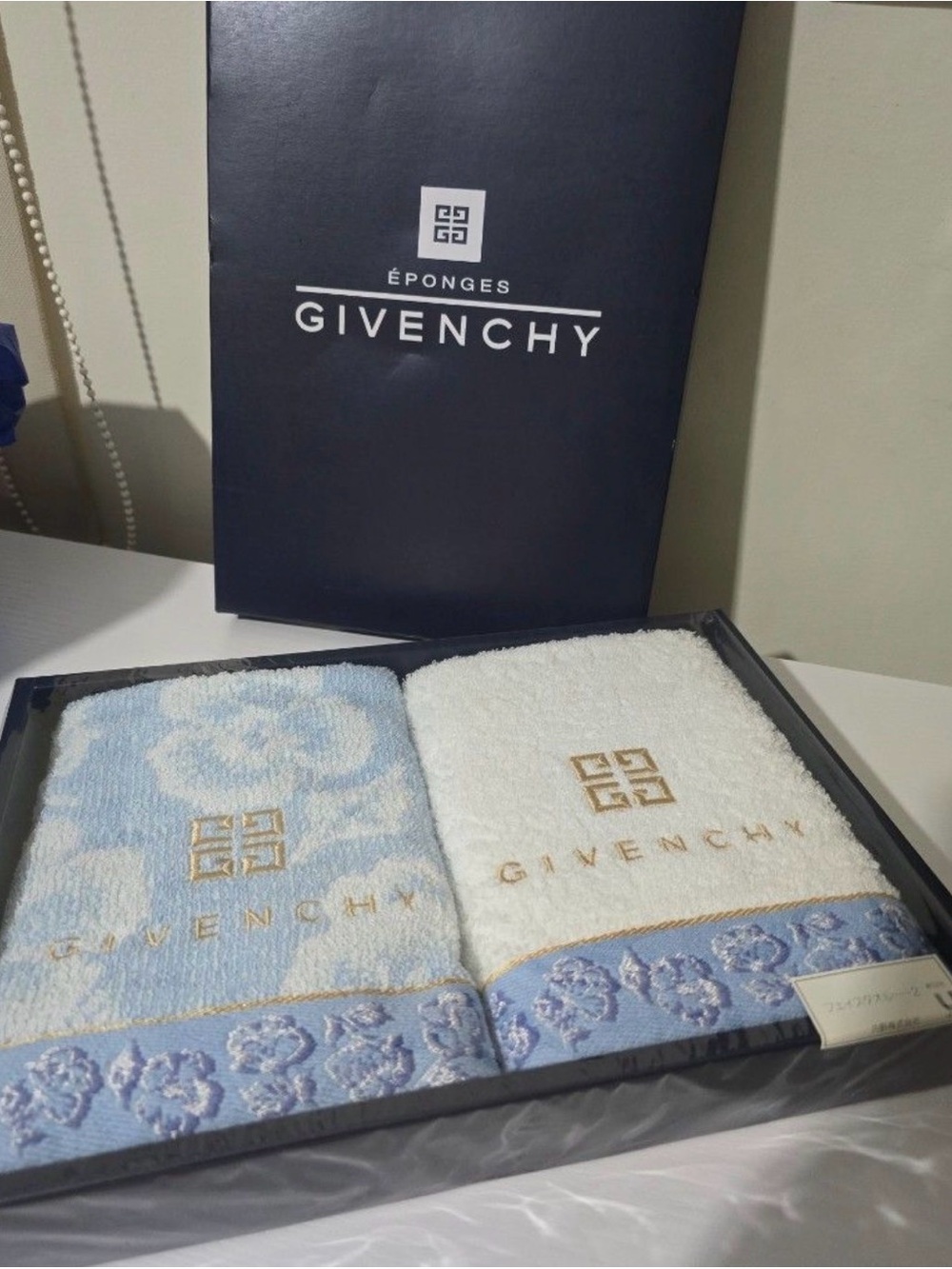 Auth❤️ Givenchy Hand Towels
